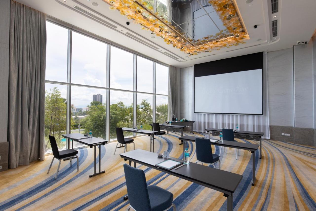 Grande Centre Point Pattaya Hotel Exterior photo Meeting room