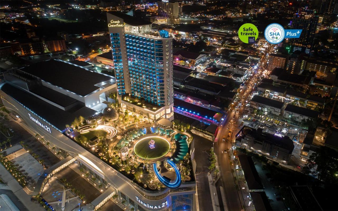 Grande Centre Point Pattaya Hotel Exterior photo The hotel at night