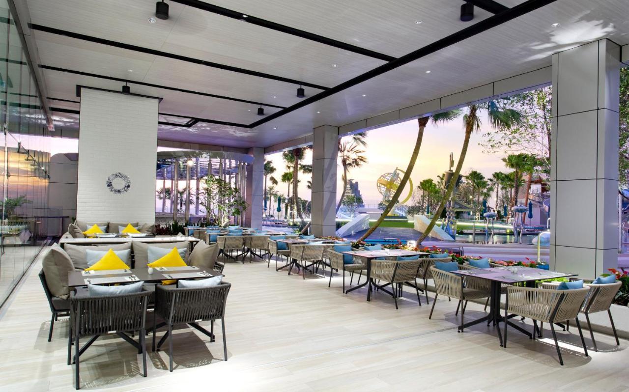 Grande Centre Point Pattaya Hotel Exterior photo The Beach Club