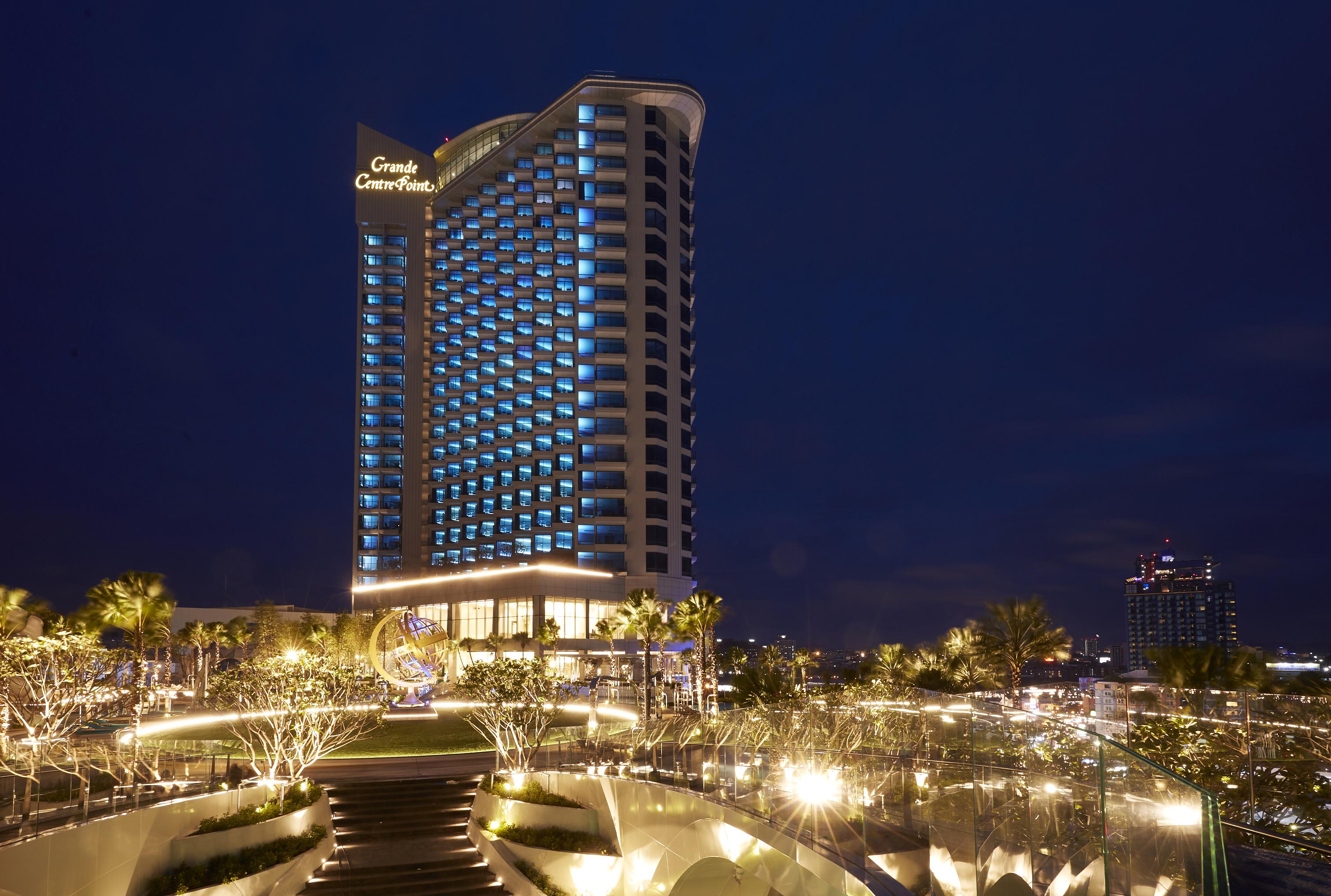 Grande Centre Point Pattaya Hotel Exterior photo The Centara Grand at Central Plaza Ladprao