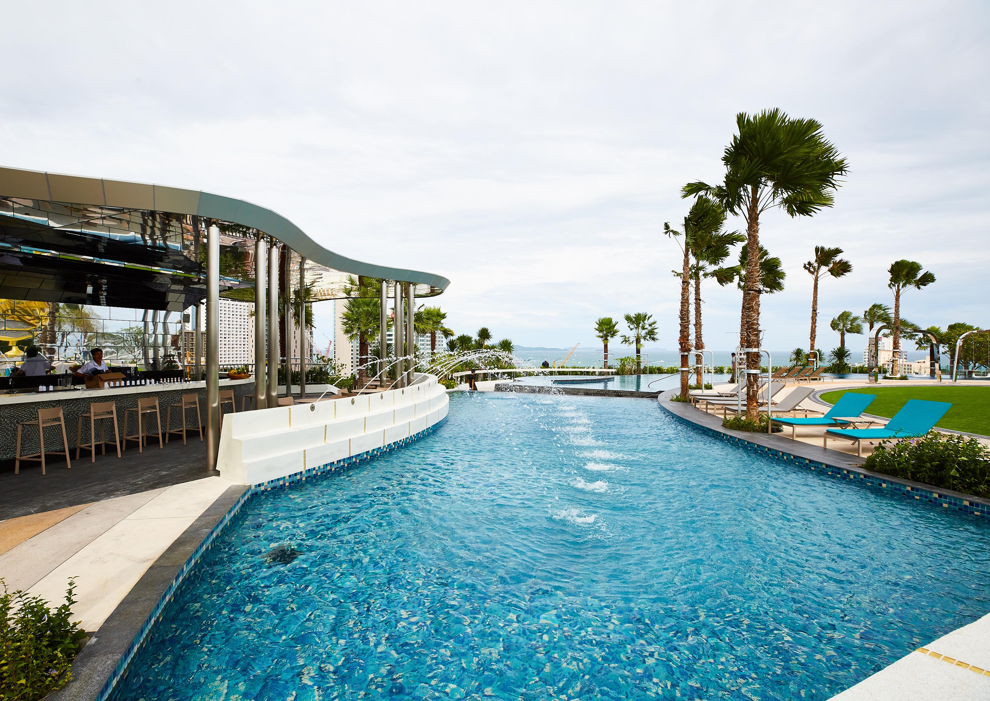 Grande Centre Point Pattaya Hotel Exterior photo The swimming pool at the hotel