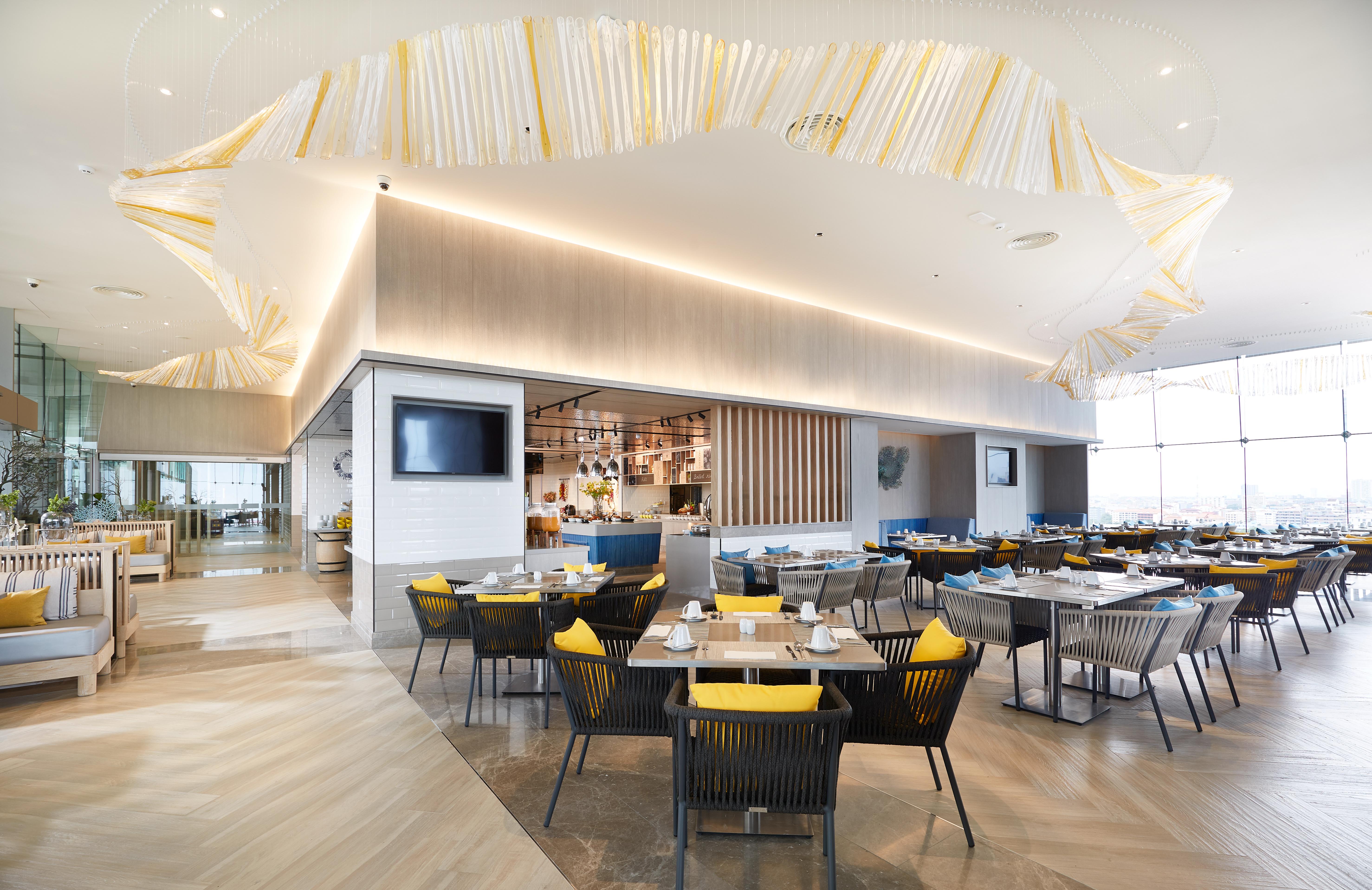 Grande Centre Point Pattaya Hotel Exterior photo The Lounge at KLIA