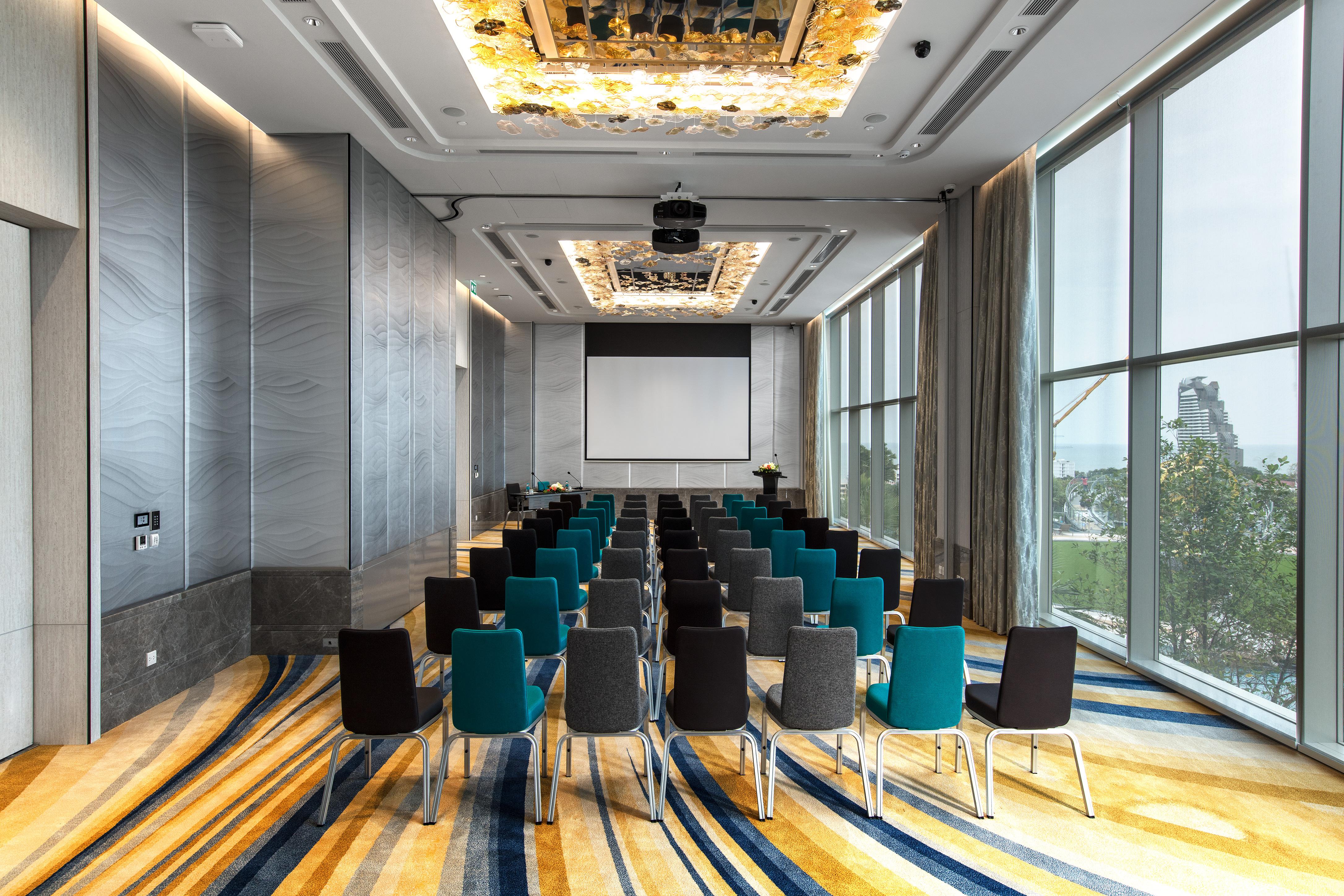 Grande Centre Point Pattaya Hotel Exterior photo Meeting room