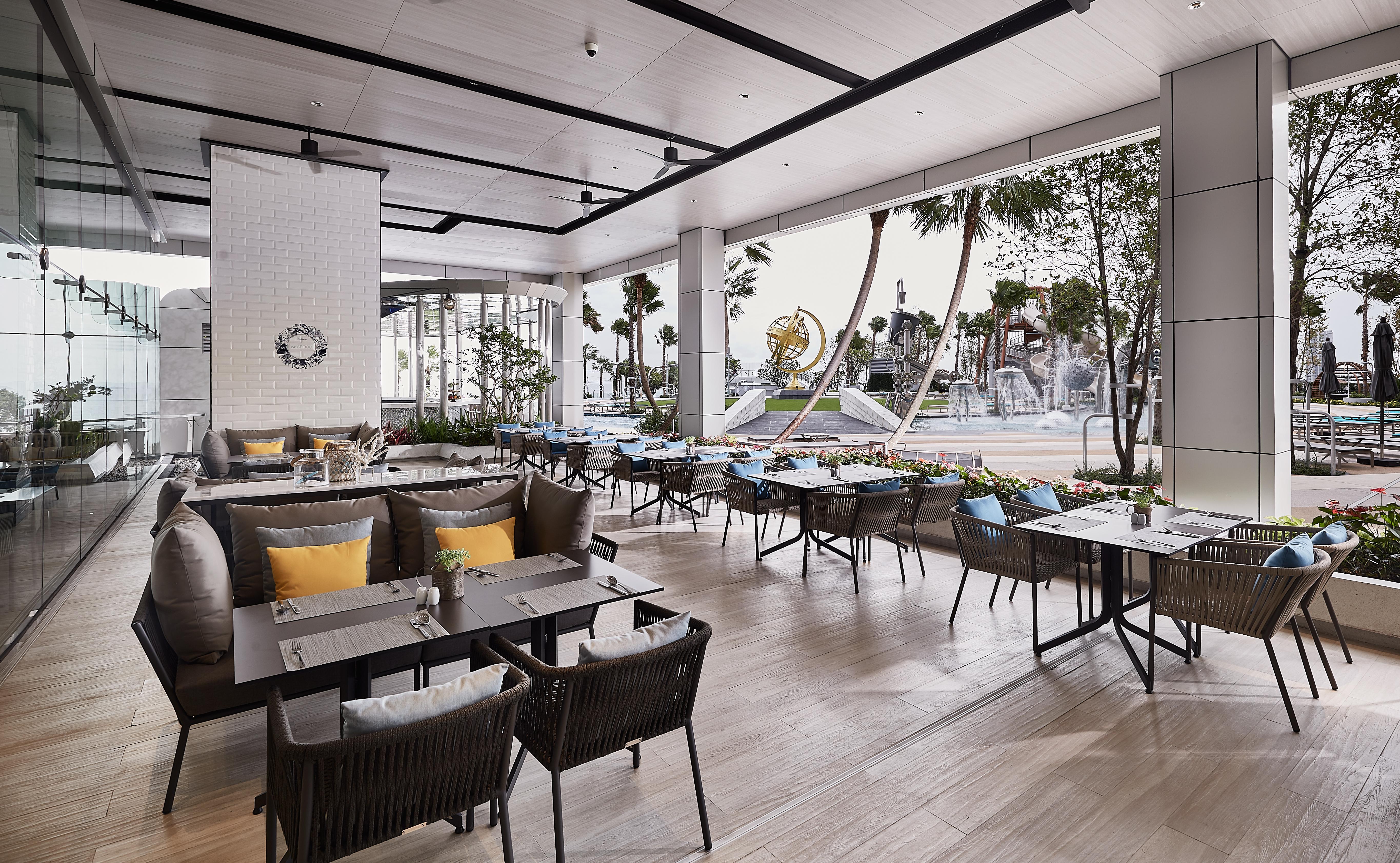 Grande Centre Point Pattaya Hotel Exterior photo The Beach Club