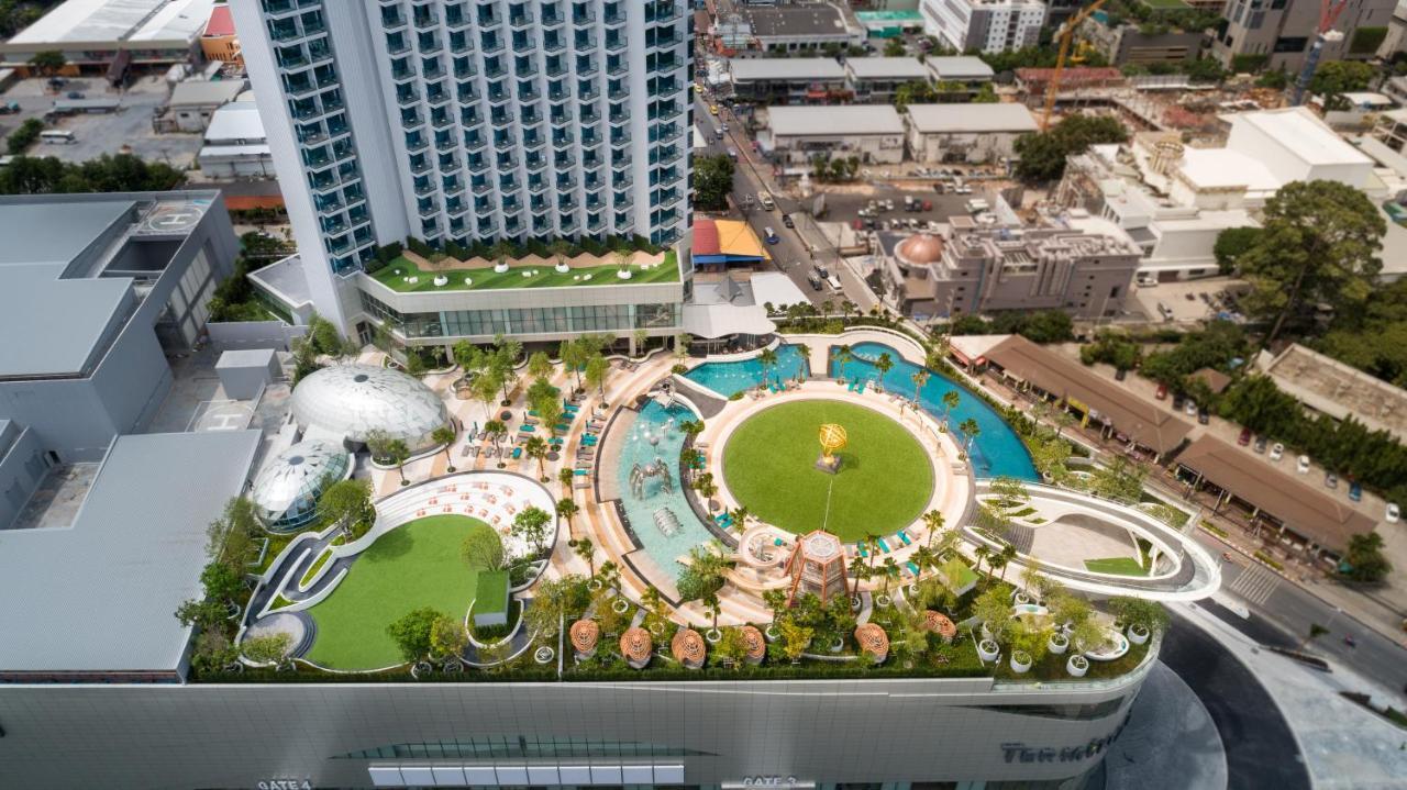 Grande Centre Point Pattaya Hotel Exterior photo Model of the Sky Park