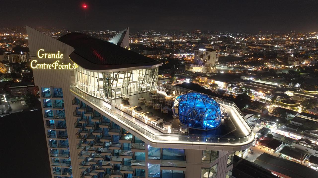 Grande Centre Point Pattaya Hotel Exterior photo The Sky Bar at the top of the hotel